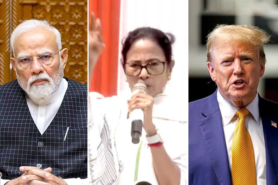 ‘আপনারা ট্রাম্পের কথায় চলেন’, পাক অধিকৃত কাশ্মীর দখলে ‘ব্যর্থ’ মোদিকে তুলোধোনা মমতার